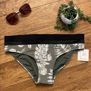 Skye mid waist bikini bottoms in Moana print